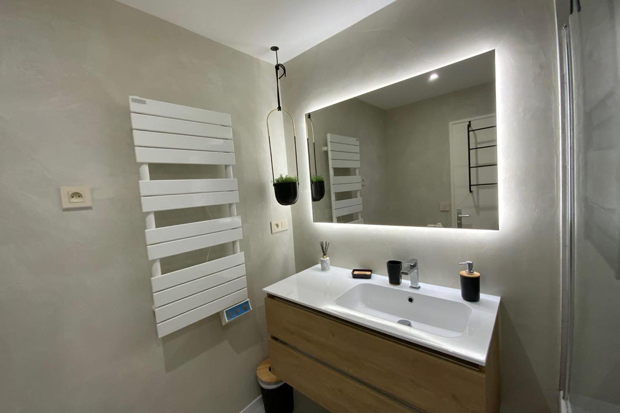 Aesthetics - 2 Bedrooms And Secure Parking! มงต์เปอลิเยร์ ภายนอก รูปภาพ
